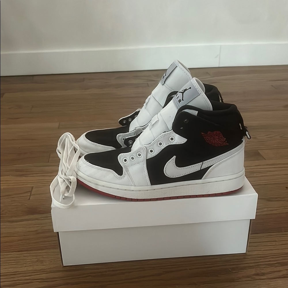 Air Jordan 1 Mid SE Utility Women's size 7.5